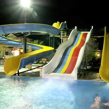 מלון Nazar Garden 2*