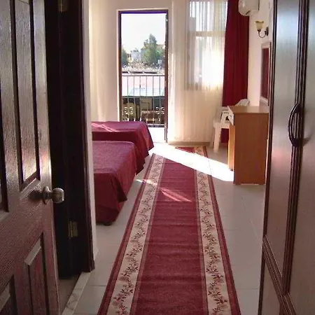 Nazar Garden Hotel 2*